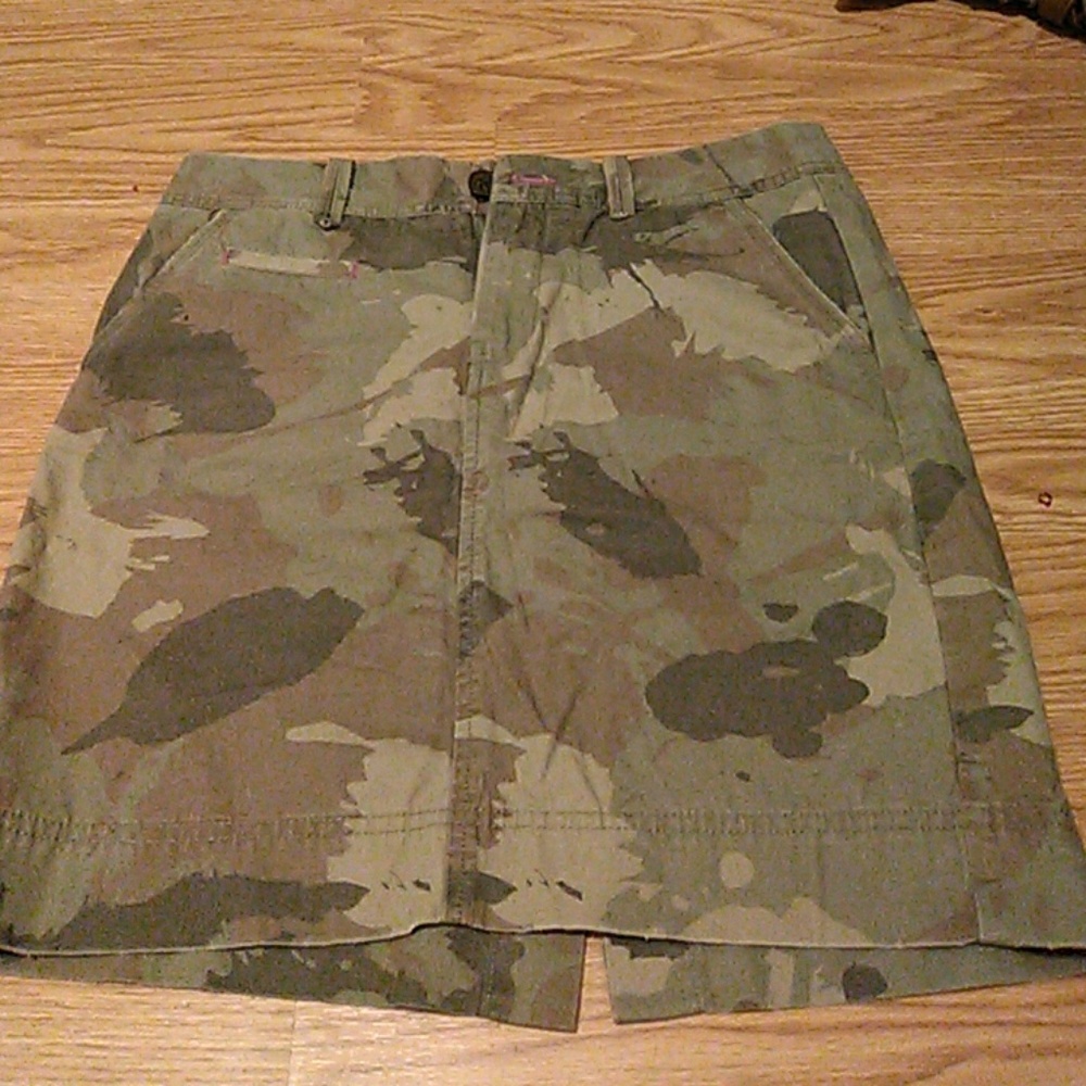Gap camo skirt